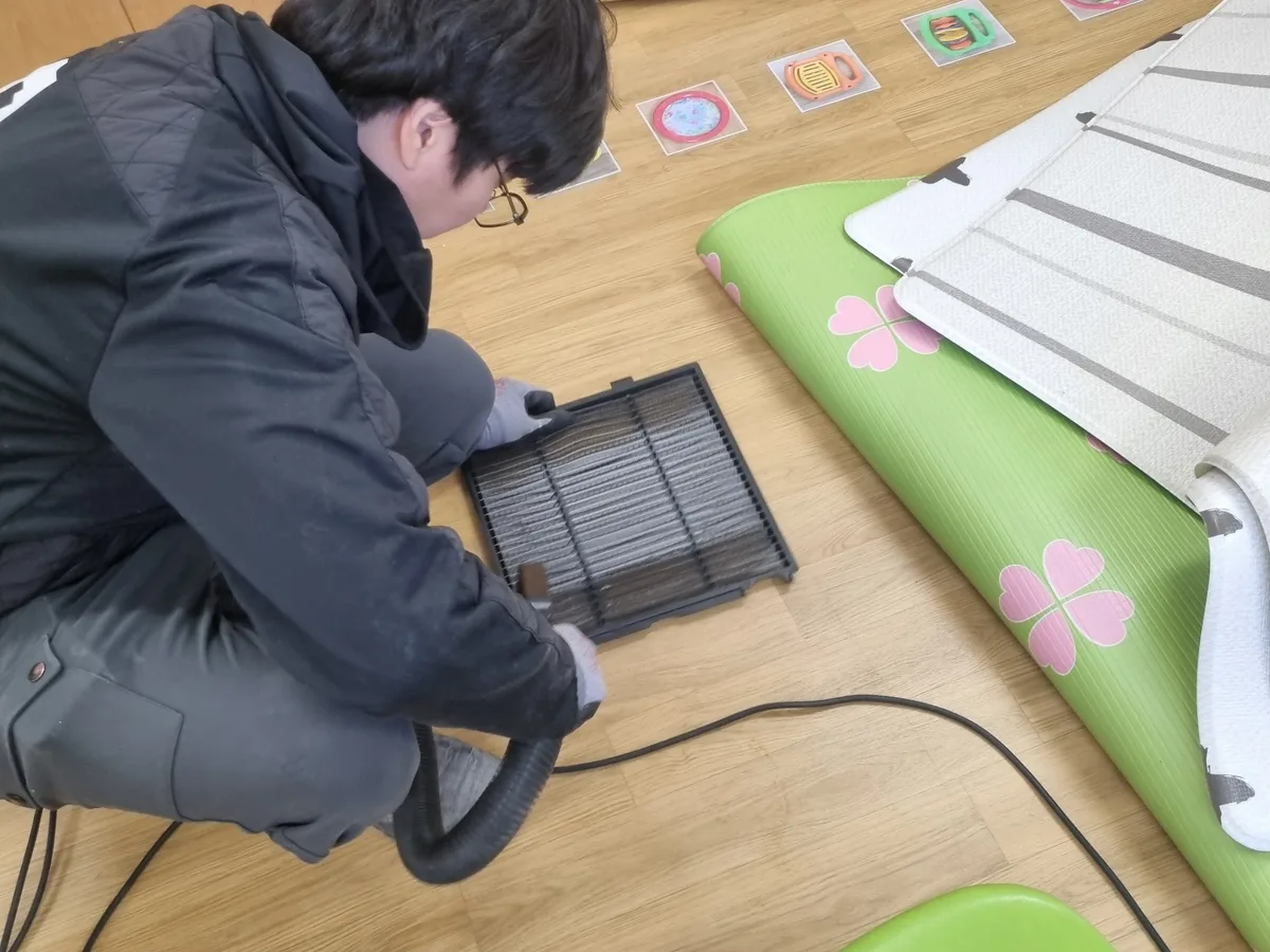 포천시 동교동 놀이방 낮잠실 장비 주변 정밀 위생청소 사례 - 행진크린