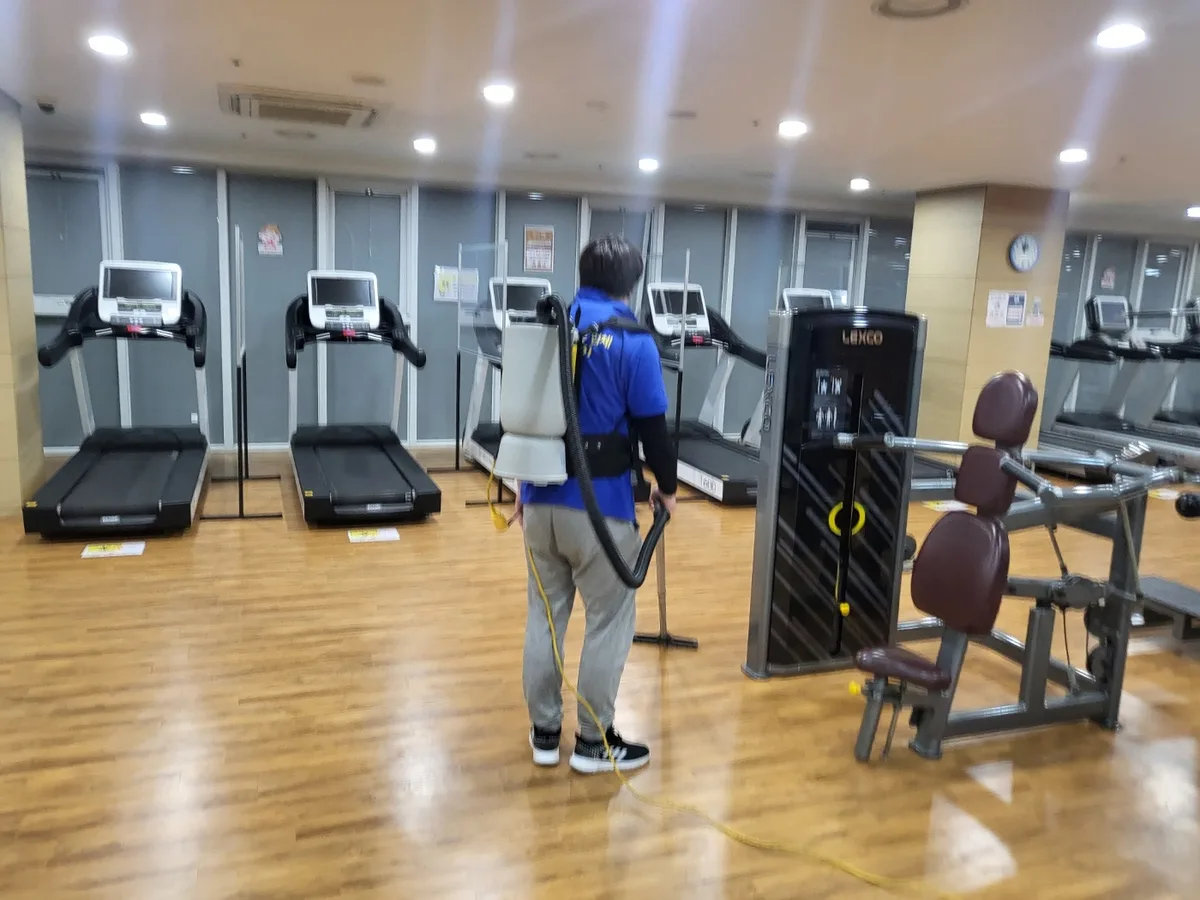 파주시 동패동 헬스장 샤워실 장비 주변 정밀 위생청소 사례 - 행진크린
